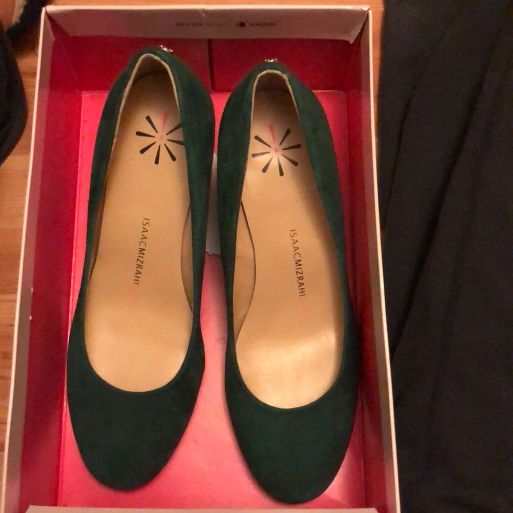 Isaac Mizrahi suede green wedge “Kendall”